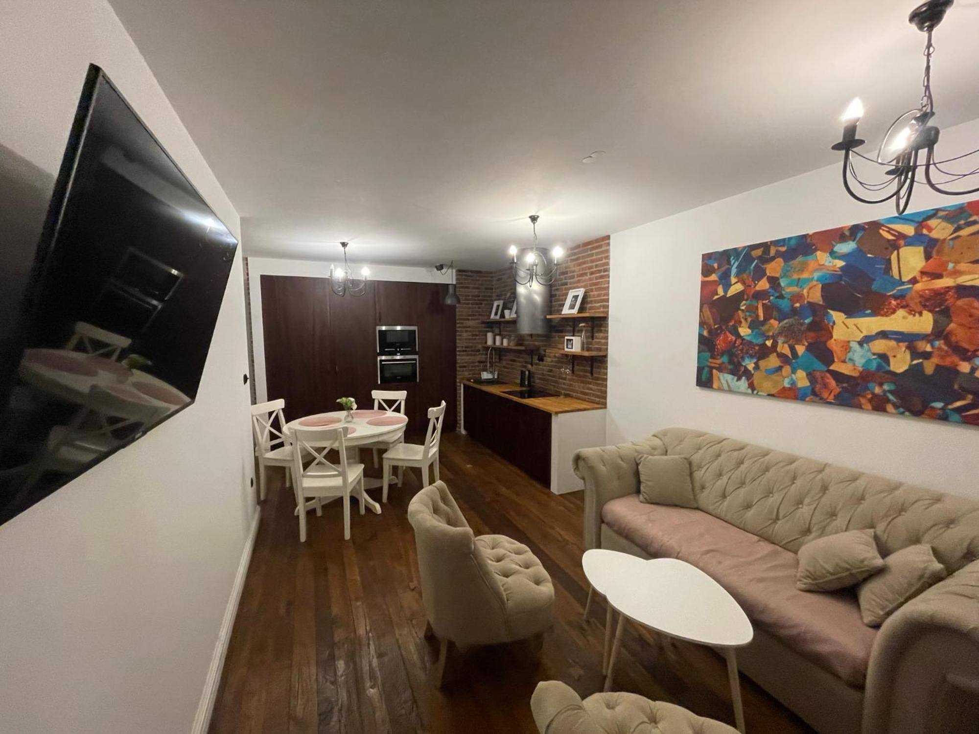 Royal Oak - 3bd 2ba With Parking And River View