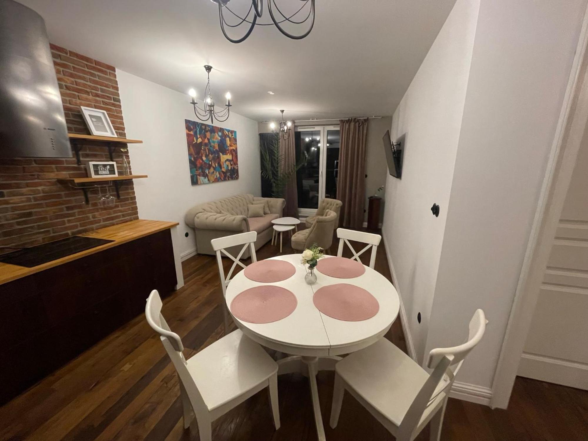 Royal Oak - 3bd 2ba With Parking And River View *