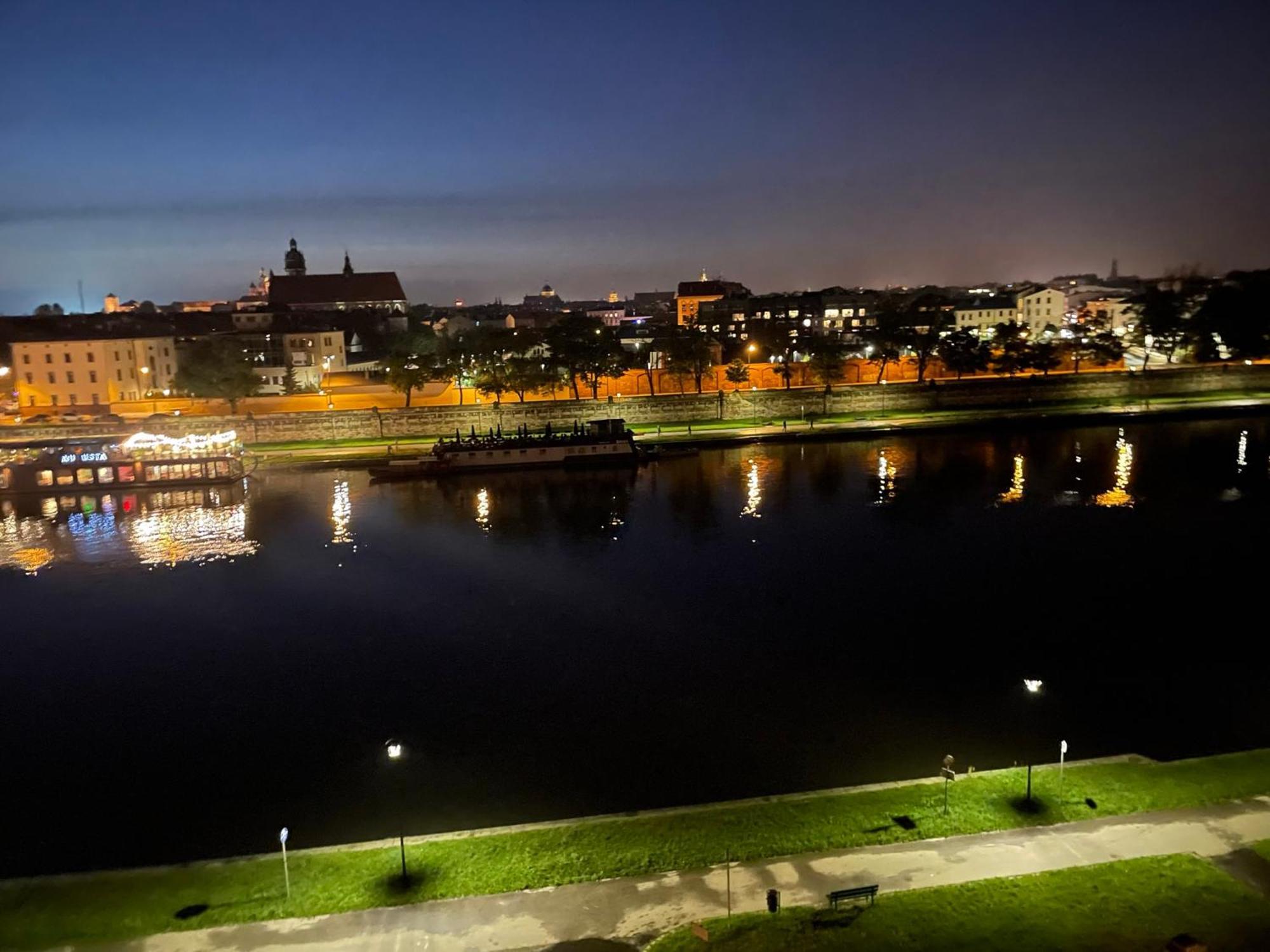 Royal Oak - 3bd 2ba With Parking And River View Krakow